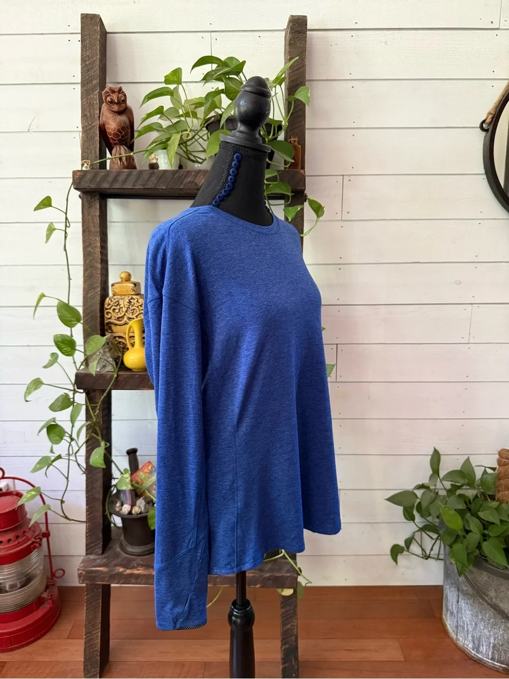 Avia: Classic Long-Sleeve Athletic Crewneck Top - Blue with Thumb Holes